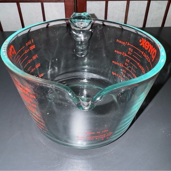 Pyrex 4 Cups 32 Oz 1000 ML 1 QT Large Clear Glass Measuring Bowl Cup Red USA - Picture 8 of 16